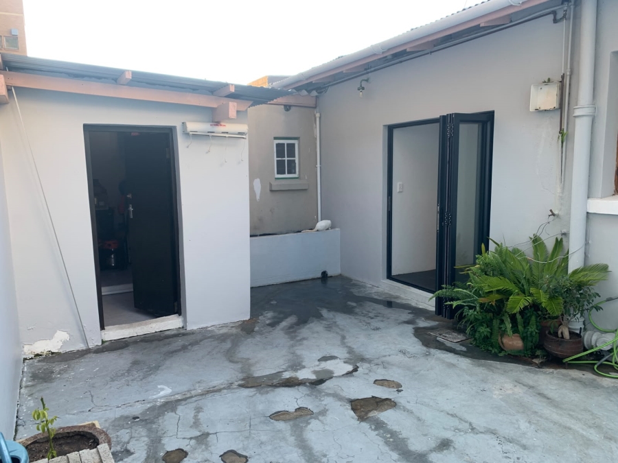3 Bedroom Property for Sale in Sea Point Western Cape